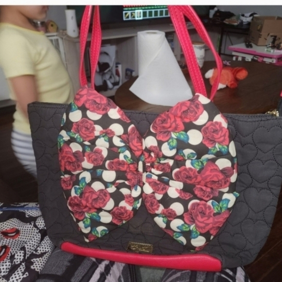 🍁RARE Betsey johnson Huge rose bow tote bag - Picture 2 of 4